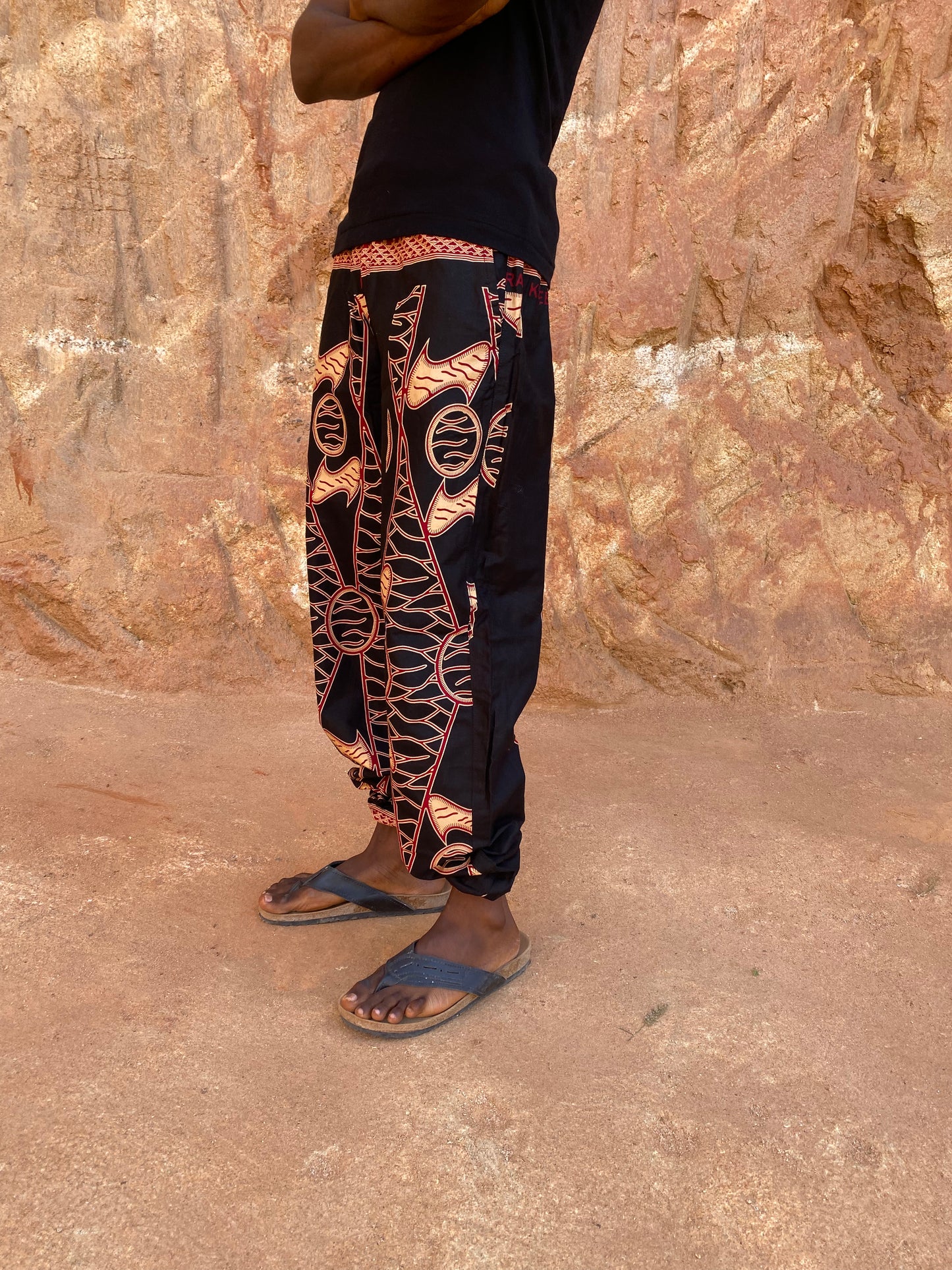 Fenuku S_1 / long joggers / padded waist band / graphic black_red
