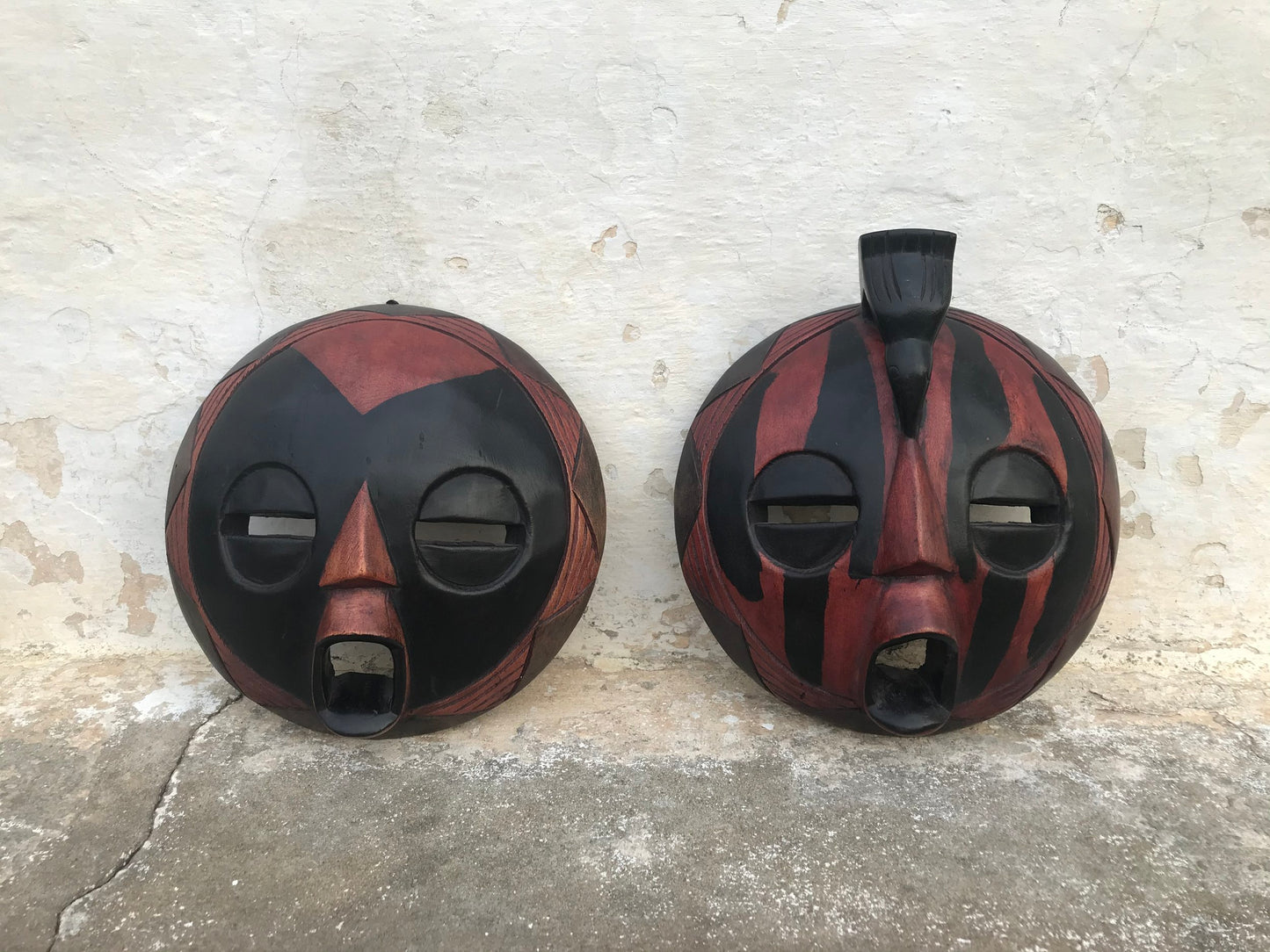 wooden painted masks / round / 2 x XL