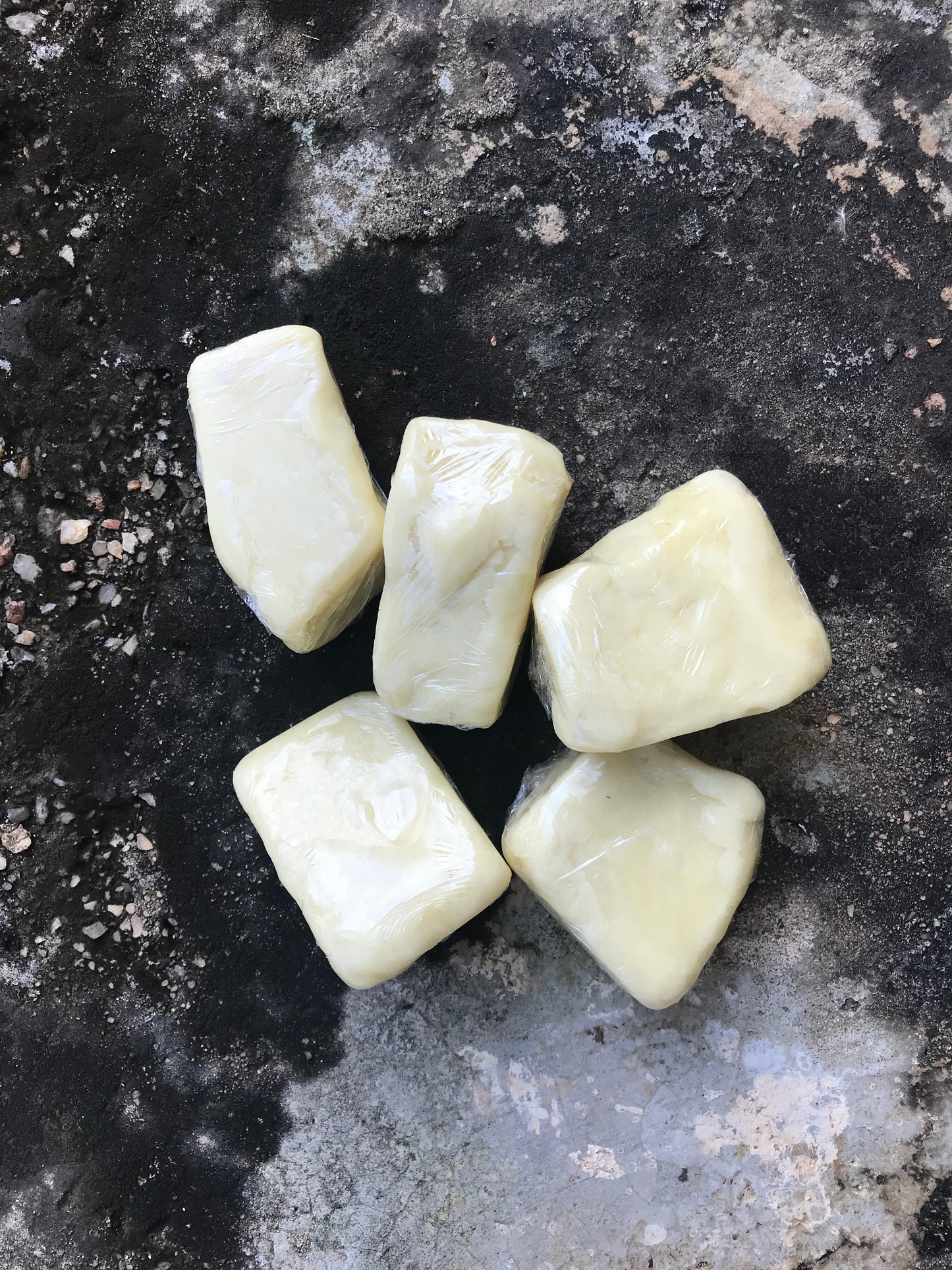 Fenuku_raw / organic unrefined shea butter