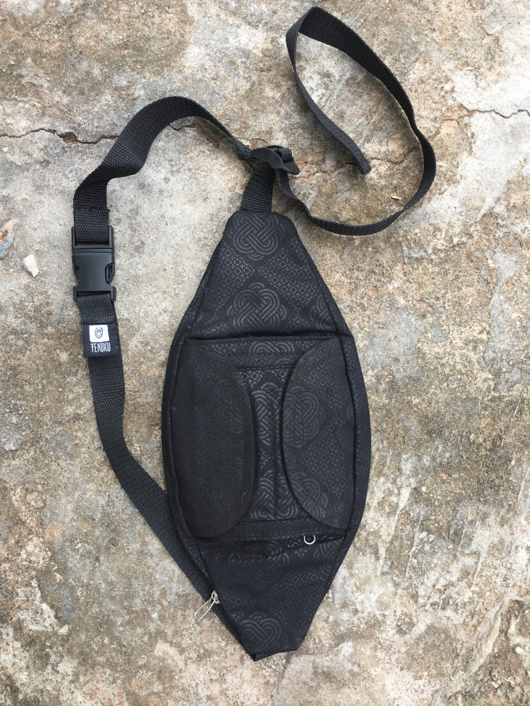 Fenuku S_1 / bag of the traveller black_on_black